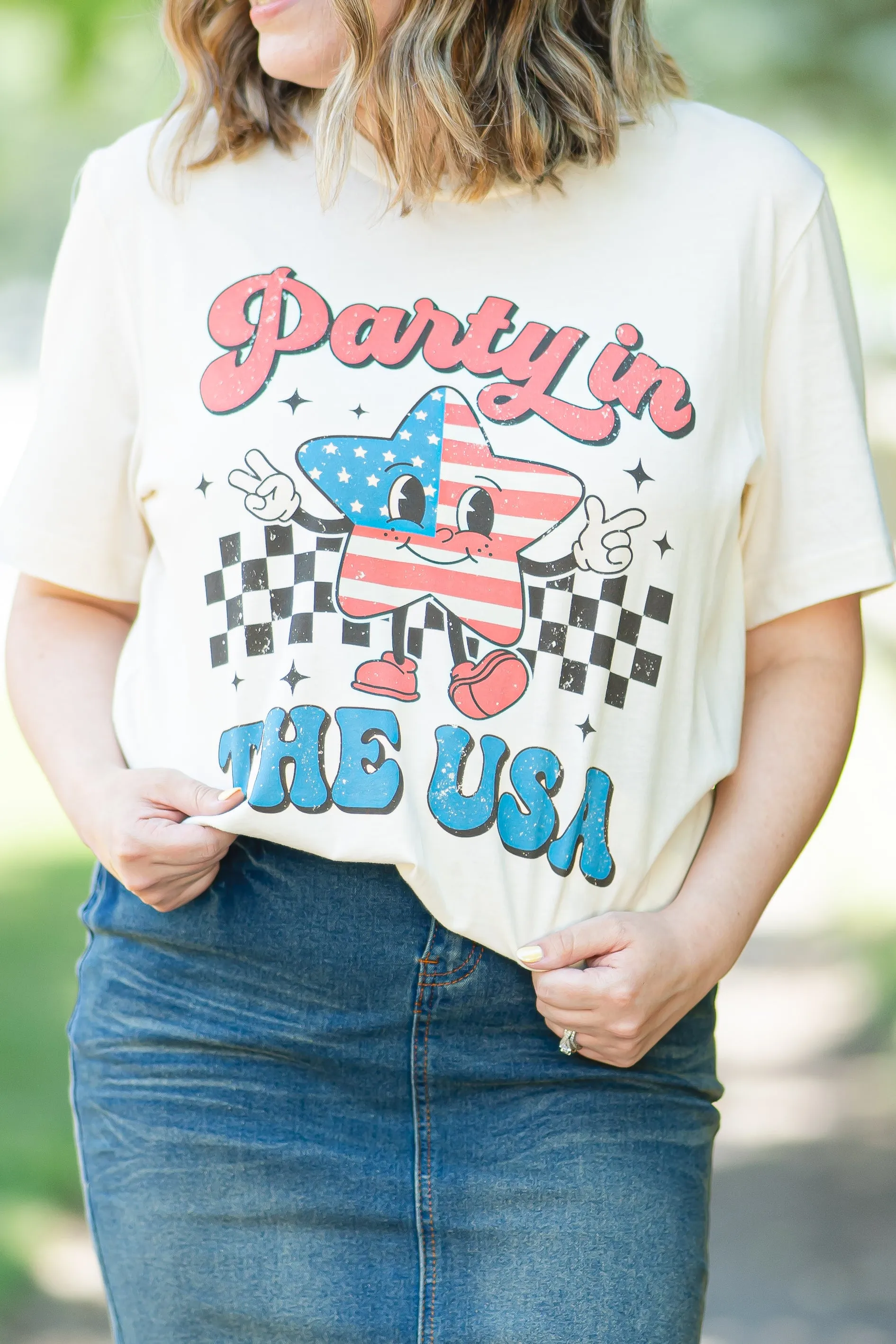 Party In The USA Star Graphic Tee in Natural