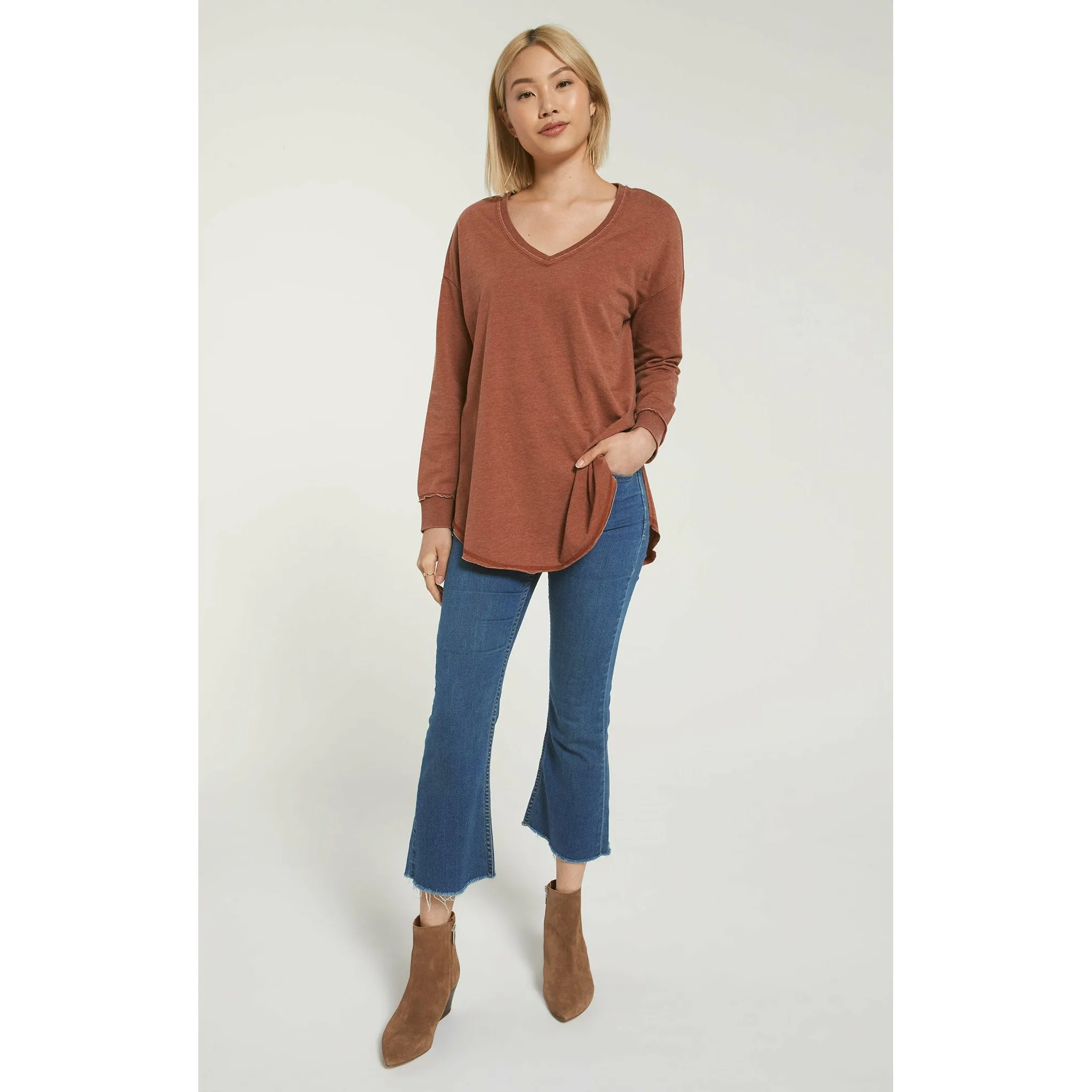 V-Neck Weekender